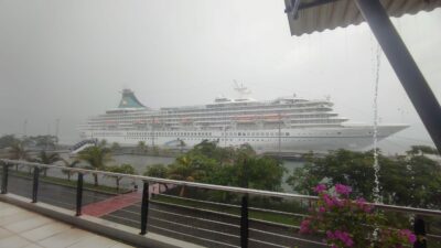 Ratusan Wisatawan Mancanegara Jelajahi Lombok, Kapal Pesiar MV Artania Sandar Mulus di Pelabu