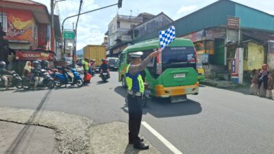 polantas mengatur lalu lintas