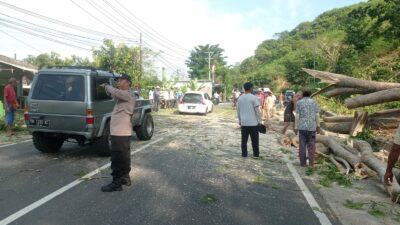 Respons Cepat Polsek Lembar Jaga Kamtibmas di Kegiatan Warga
