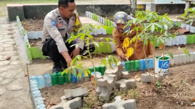 Bhabinkamtibmas Lembar Selatan Dorong Warga Kelola Lahan Pekarangan