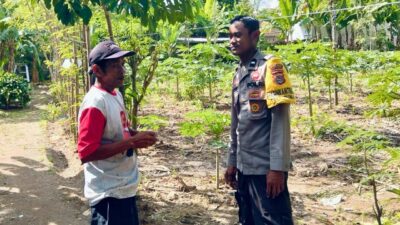Bhabinkamtibmas Desa Rumak Dorong Warga Kediri Tanam Pangan di Pekarangan