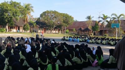 Polsek Kediri Edukasi Pelajar SMPN 2 Labuapi Cegah Tawuran Remaja