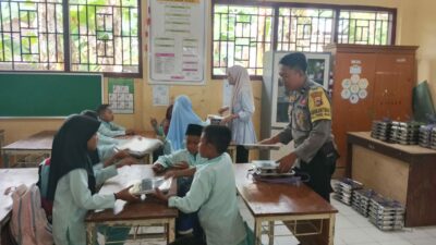 Ribuan Siswa di Sekotong Nikmati Makanan Bergizi Gratis, Program Pemerintah Jamin Gizi Anak Sekolah