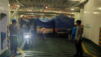 Polsek Kawasan Lembar Pastikan Legalitas Kendaraan Rute Bali