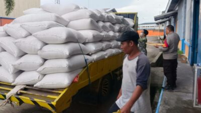 Bhabinkamtibmas Labuapi Amankan Penyerapan Jagung 1 Ton